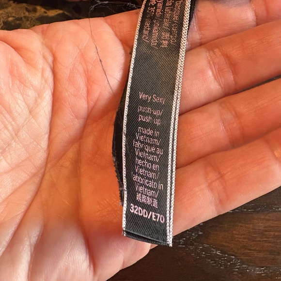 Victoria's Secret Leopard Print Bra with Black Straps GUC - Picture 10 of 16